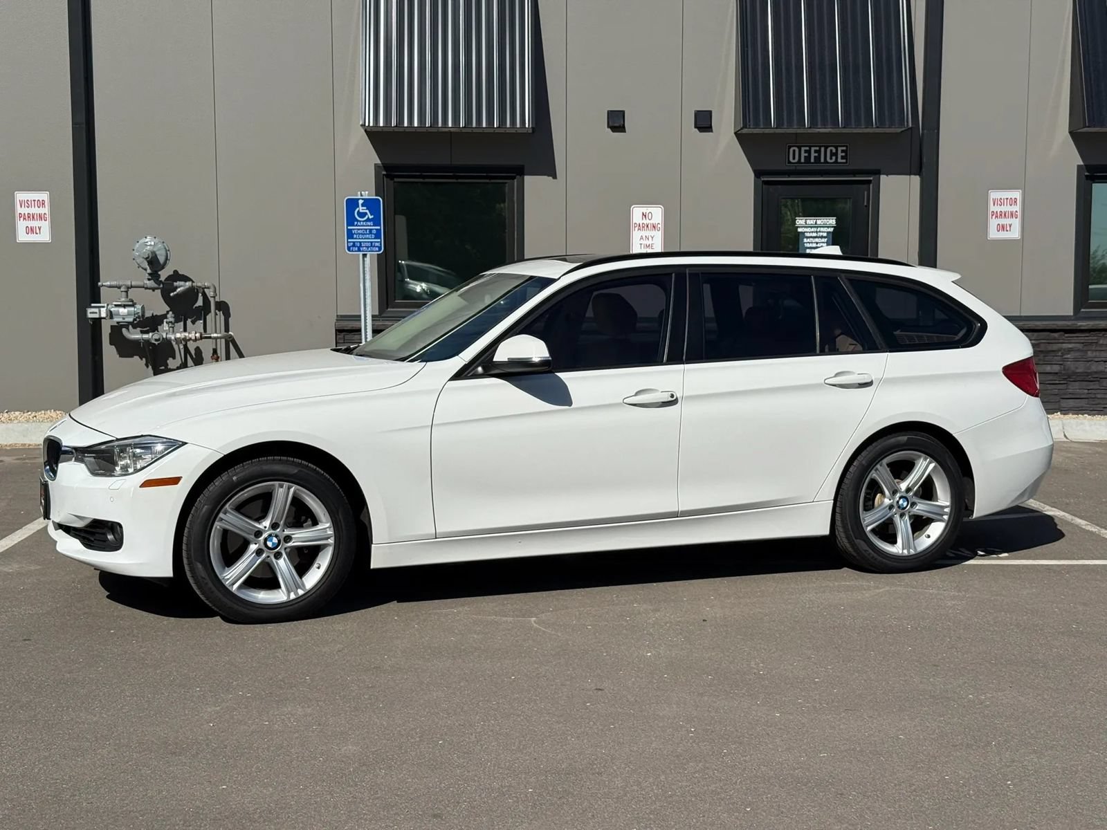 Used 2014 BMW 328i xDrive Wagon AWD/4WD image 2