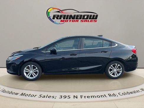 Used 2019 Chevrolet Cruze LT w/ LT Plus Package FWD image 4