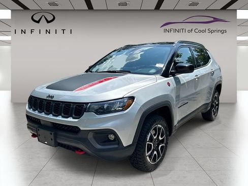 Used 2025 Jeep Compass Trailhawk w/ Trailer Tow Group AWD/4WD image 3