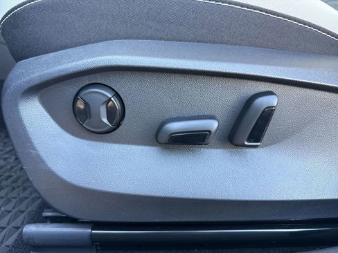 New 2025 Volkswagen Taos SE image 13