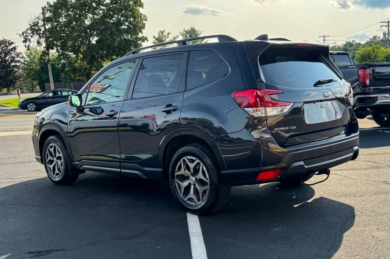 Used 2019 Subaru Forester Premium AWD/4WD image 6