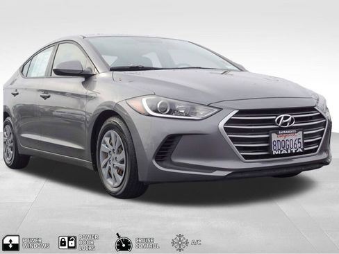 Used 2018 Hyundai Elantra SE image 1
