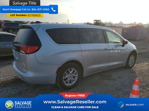 Used 2022 Chrysler Voyager LX image 4