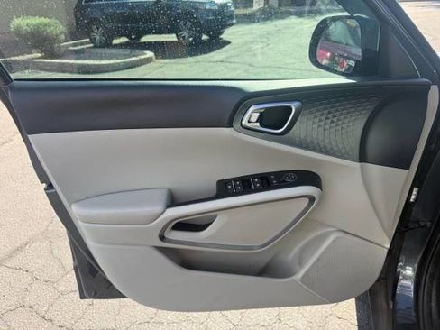 Used 2023 Kia Soul EX FWD image 9