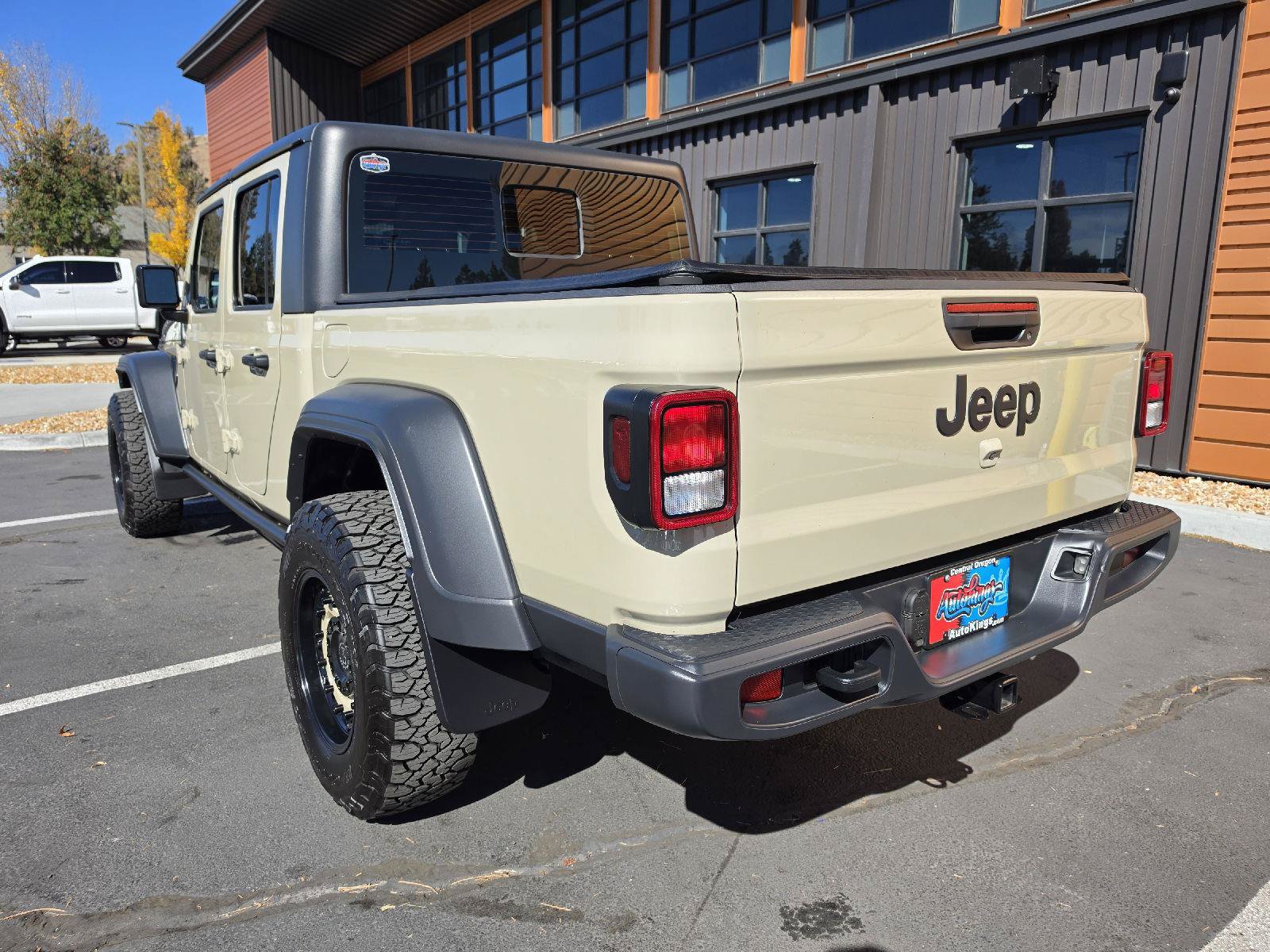 Used 2020 Jeep Gladiator Sport AWD/4WD image 3