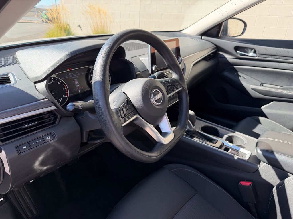 Used 2025 Nissan Altima 2.5 SV AWD/4WD image 21