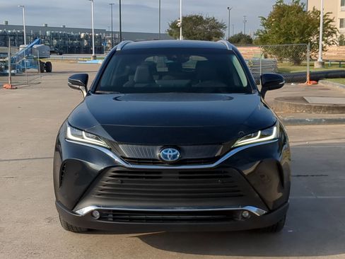 Used 2023 Toyota Venza XLE image 9