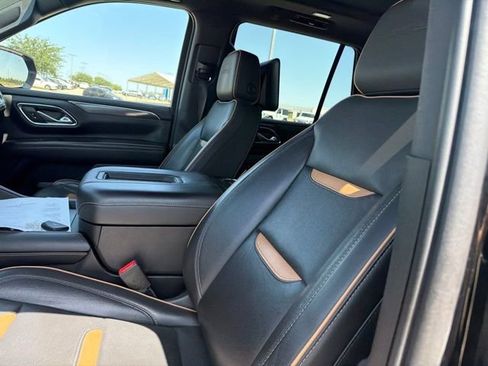 Used 2023 GMC Yukon AT4 w/ AT4 Premium Package AWD/4WD image 17
