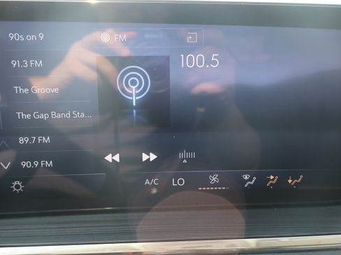 Used 2025 Buick Envision Preferred AWD/4WD image 19