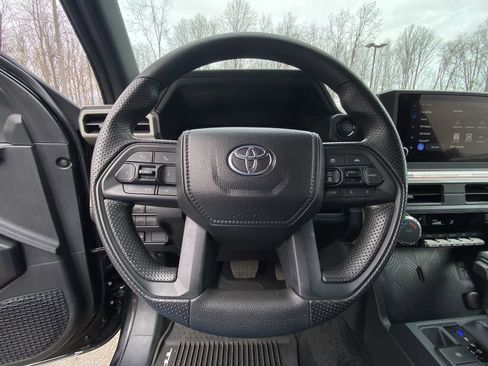 Certified 2025 Toyota Tacoma SR5 image 28