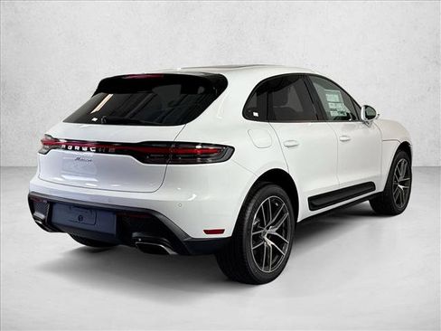 Used 2026 Porsche Macan AWD/4WD image 9