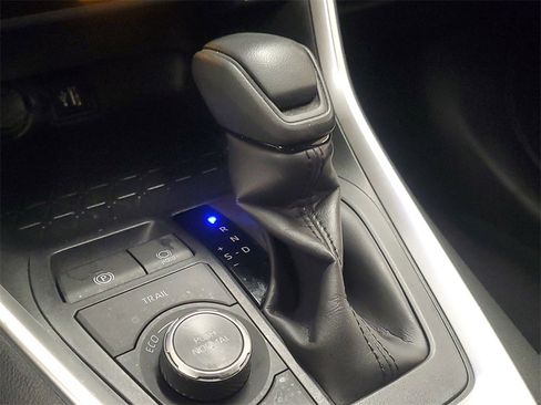 Used 2025 Toyota RAV4 LE image 10