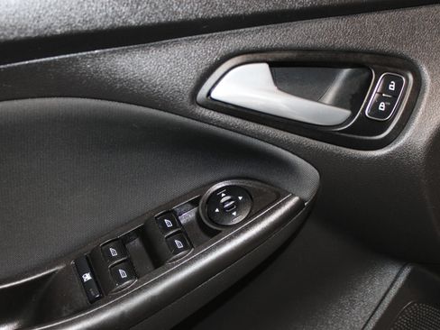 Used 2018 Ford Focus SE FWD image 9