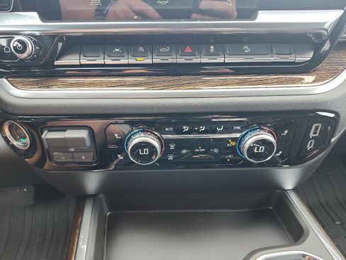 New 2025 GMC Sierra 1500 Elevation image 15