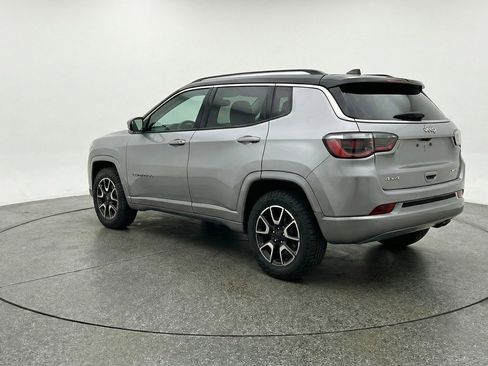 Used 2025 Jeep Compass Trailhawk image 6