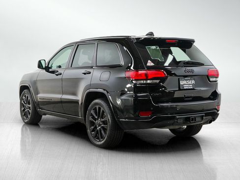 Used 2017 Jeep Grand Cherokee Altitude AWD/4WD image 3