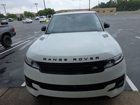 Used 2025 Land Rover Range Rover Sport SE AWD/4WD image 8