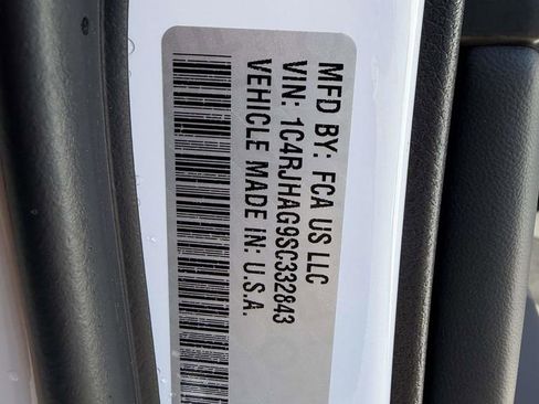 Used 2025 Jeep Grand Cherokee Laredo X w/ Luxury Tech Group I image 25