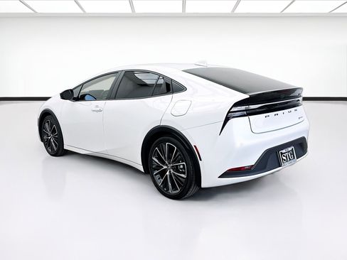 Used 2025 Toyota Prius Plug-In Hybrid FWD image 6