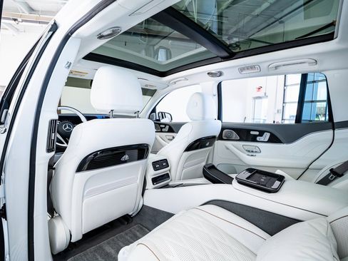 Used 2024 Mercedes-Benz Maybach GLS 600 4MATIC image 64