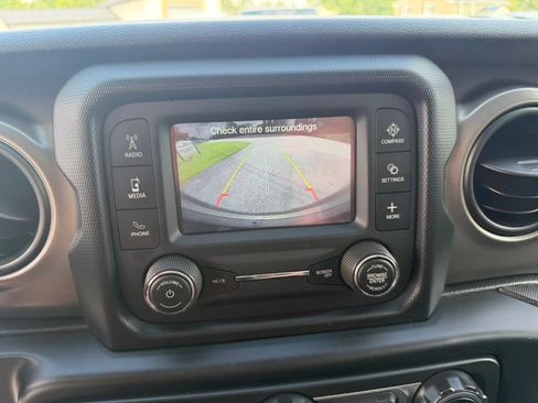 Used 2019 Jeep Wrangler Unlimited Sport S AWD/4WD image 18