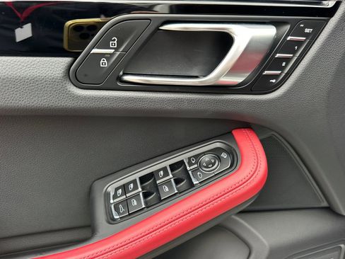 Used 2023 Porsche Macan S image 12