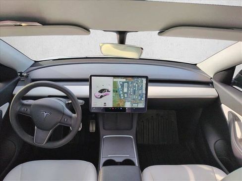 Used 2022 Tesla Model Y Performance image 18