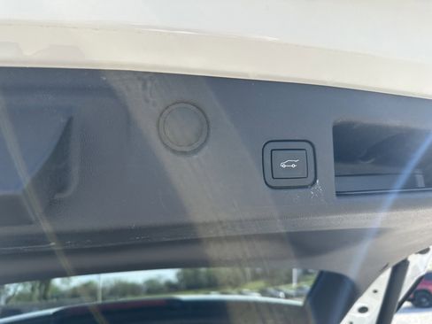 Used 2024 Chevrolet Equinox Premier AWD/4WD image 20