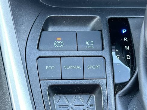 Used 2025 Toyota RAV4 XLE FWD image 34