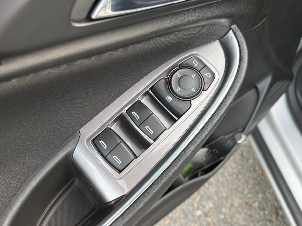 Used 2018 Chevrolet Malibu LT FWD image 22