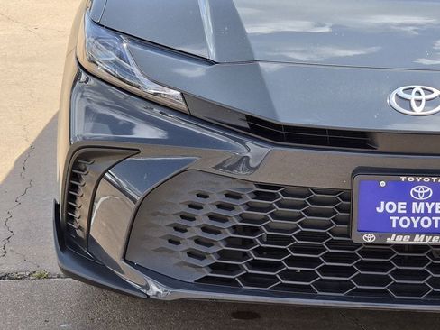 Used 2025 Toyota Camry SE FWD image 5