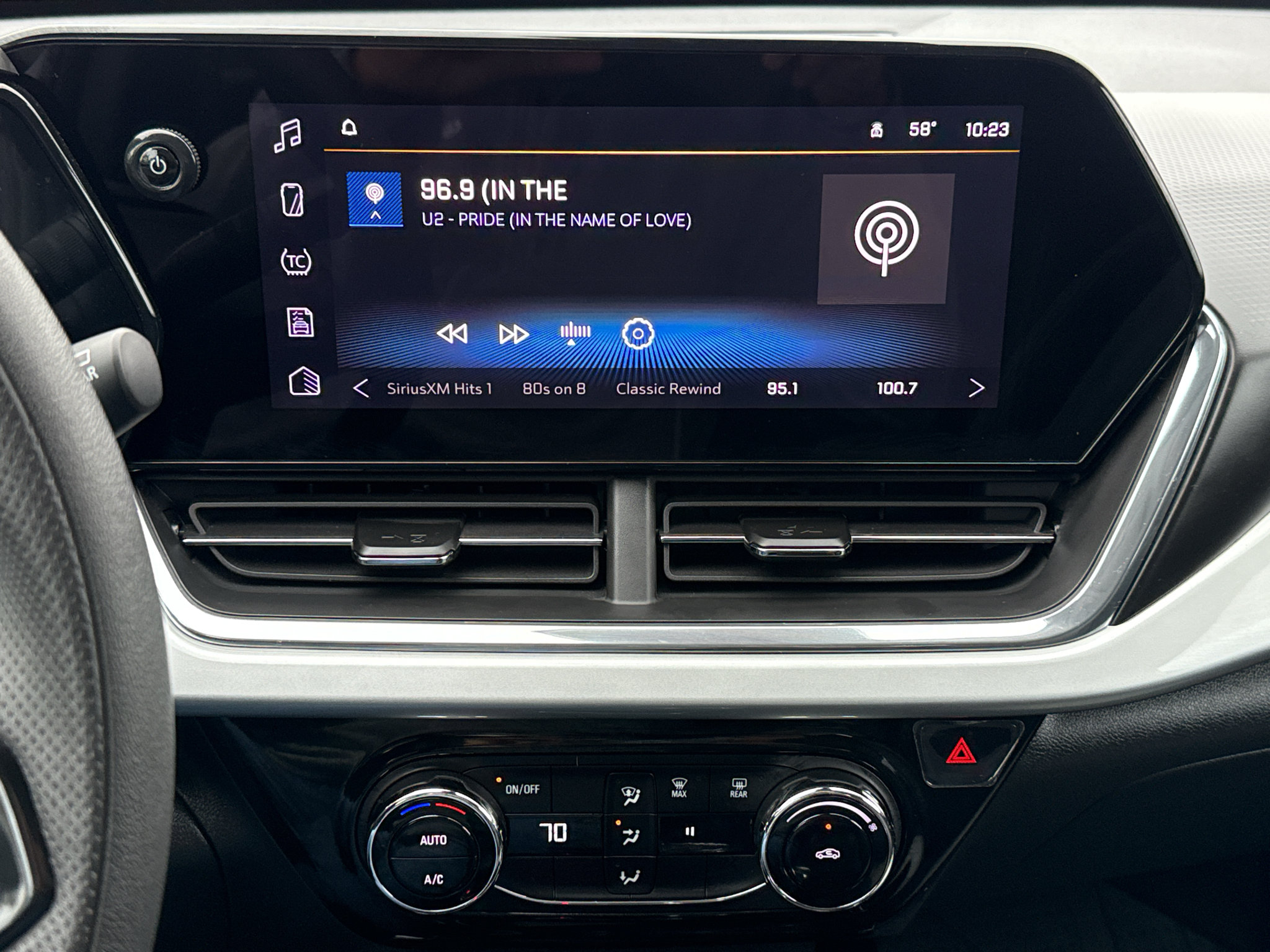 New 2026 Chevrolet Trax LT w/ LPO, Blackout Package FWD image 21