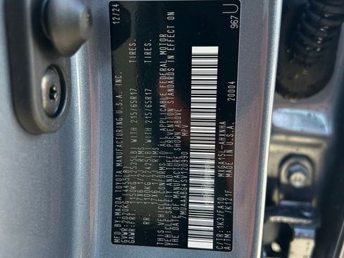 Certified 2025 Toyota Corolla Cross L image 24