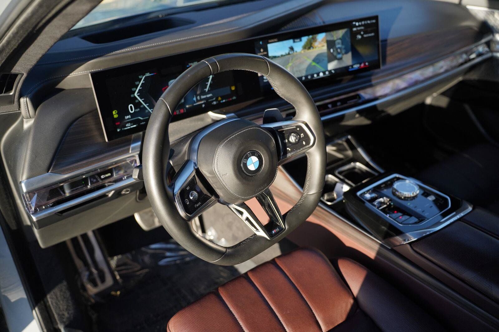 Used 2023 BMW 760i xDrive AWD/4WD image 9