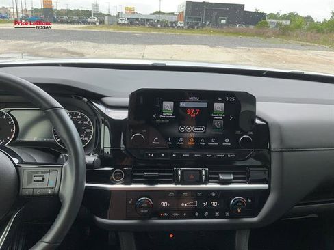 Used 2024 Nissan Pathfinder SL w/ SL Premium Package FWD image 23