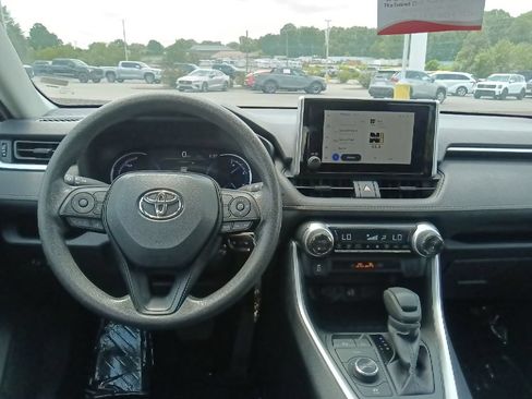 Used 2025 Toyota RAV4 LE AWD/4WD image 26