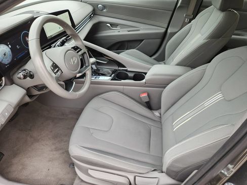 Used 2025 Hyundai Elantra SEL FWD image 8