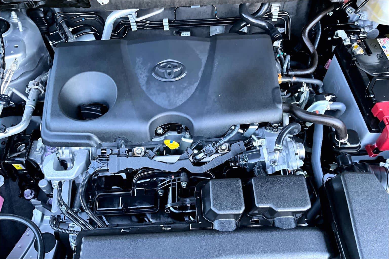 Certified 2025 Toyota RAV4 LE FWD image 33