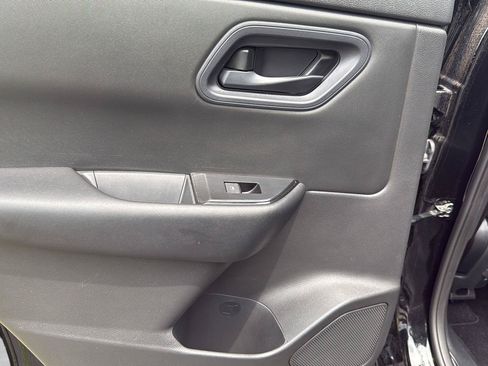 Used 2024 Nissan Rogue S FWD image 20
