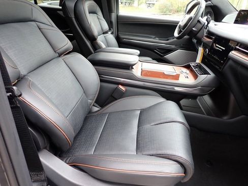 New 2025 Lincoln Navigator Black Label image 18