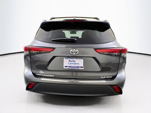 Used 2023 Toyota Highlander XLE AWD/4WD image 6
