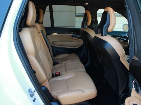 Used 2018 Volvo XC90 T6 Momentum w/ Convenience Package AWD/4WD image 24