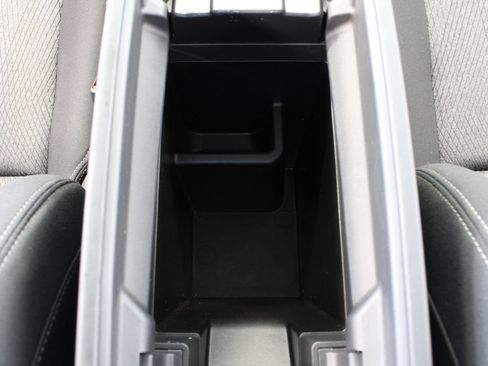 Used 2025 Nissan Rogue SV FWD image 25