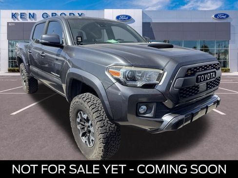 Used 2019 Toyota Tacoma TRD Sport AWD/4WD image 1