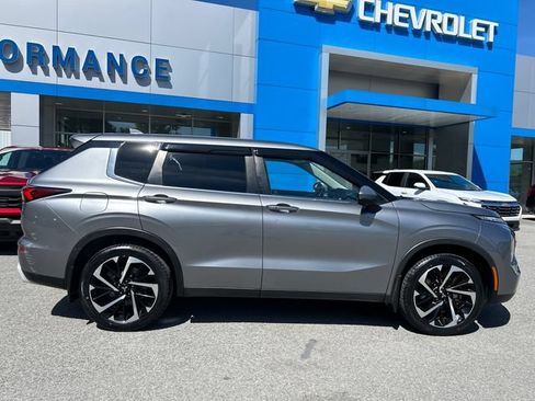 Used 2023 Mitsubishi Outlander SE AWD/4WD image 3
