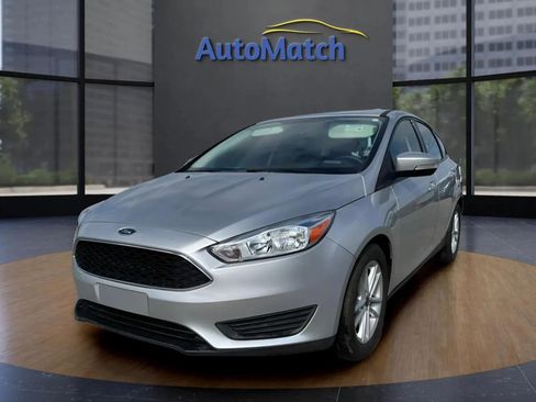 Used 2018 Ford Focus SE w/ Cold Weather Package image 4