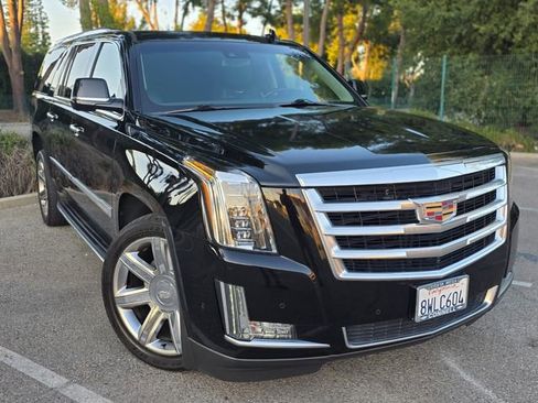 Used 2018 Cadillac Escalade ESV Luxury RWD image 56
