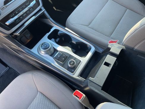 Used 2023 Ford Explorer XLT image 9
