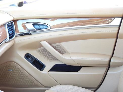 Used 2014 Porsche Panamera 4 AWD/4WD image 61