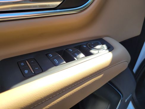 Used 2024 Chevrolet Suburban Premier w/ Premium Package image 27